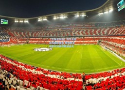 【华体会网站】四年光阴淬炼巅峰重逢 詹姆斯字母哥对决再燃联盟战火