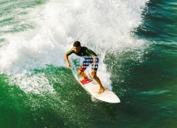 华体会网站|独家揭秘，药厂训练场权杖移交 滕哈格隐身幕后 助理教练团全面主导日常备战