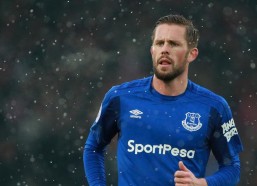 【华体会体育】意甲焦点战半场激战，图拉姆闪电破门，奥尔索利尼点射追平，国米1-1博洛尼亚