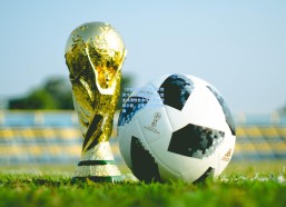 【华体会官方】足总杯惊天冷门，英超强队水晶宫主场溃败业余队伍麦克斯菲尔德，卫冕冠军黯然退场