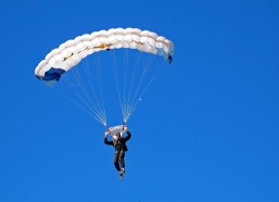 【华体会网站】西甲焦点对决，埃尔切主场不败迎战残阵黄潜，12人伤停恐影响冲欧形势