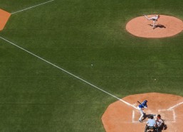 华体会网站|勒布朗·詹姆斯赛后拥抱尼古拉·约基奇，称此为竞技场上的最高敬意