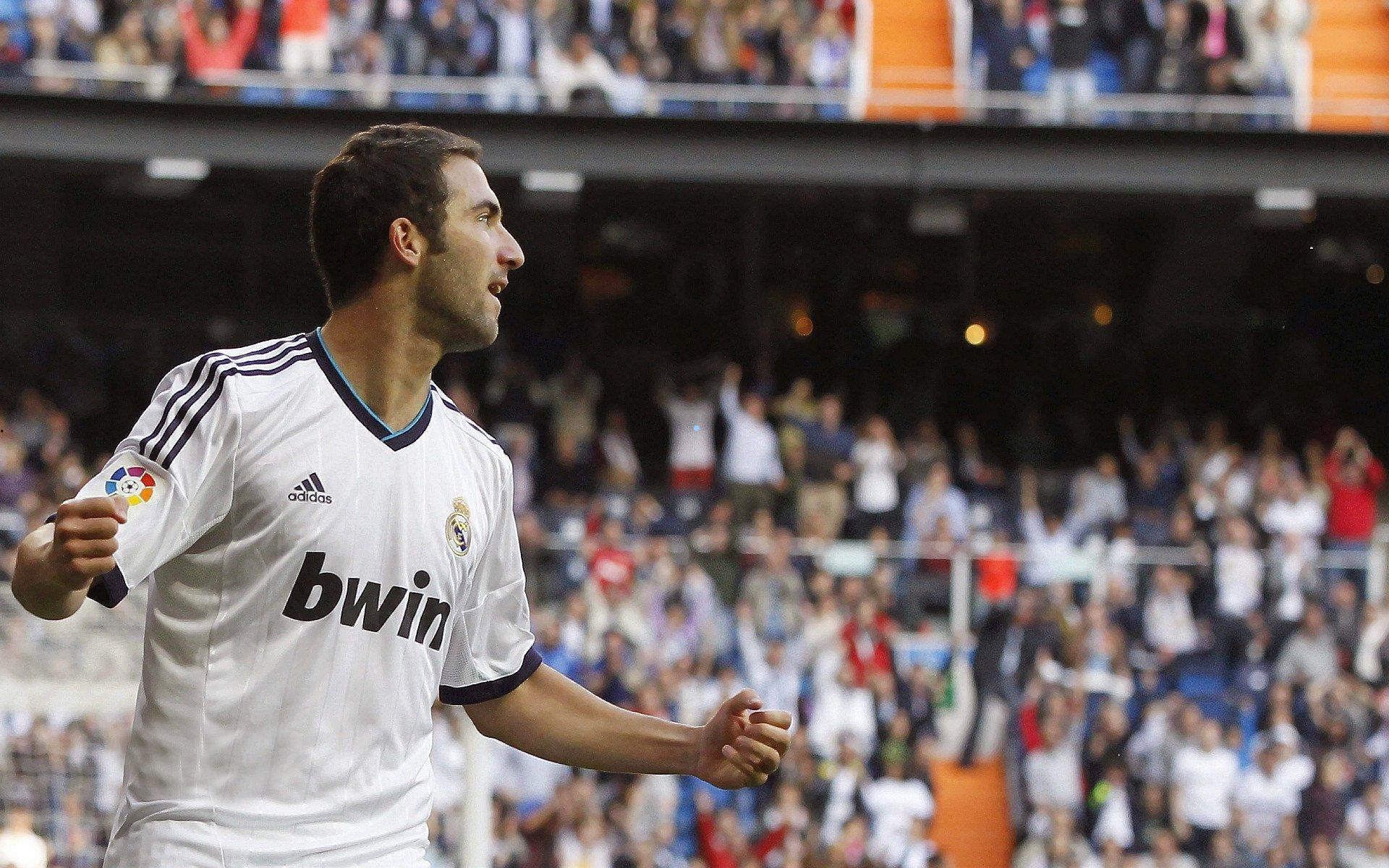 32岁德国重炮空降圣西罗！红黑军团押注迟来火枪手，是点睛妙笔还是绝望豪赌？