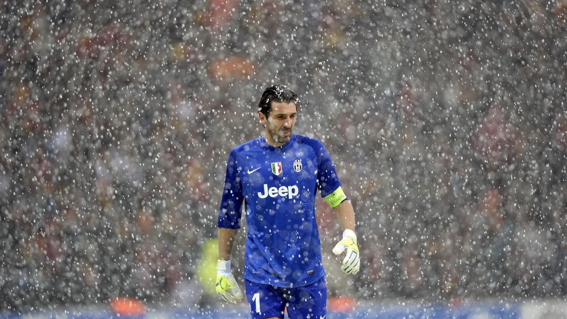 阿贾克斯夏窗战略遇阻，全力推动津琴科买断，乌加特租借案遭巴黎回绝